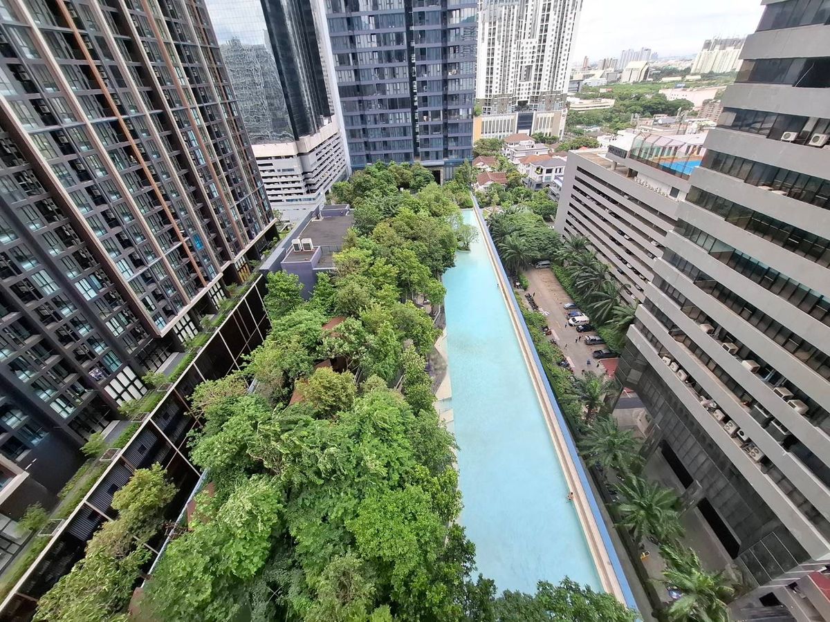 For SaleCondoRama9, Petchburi, RCA : Private layout, beautiful pool view