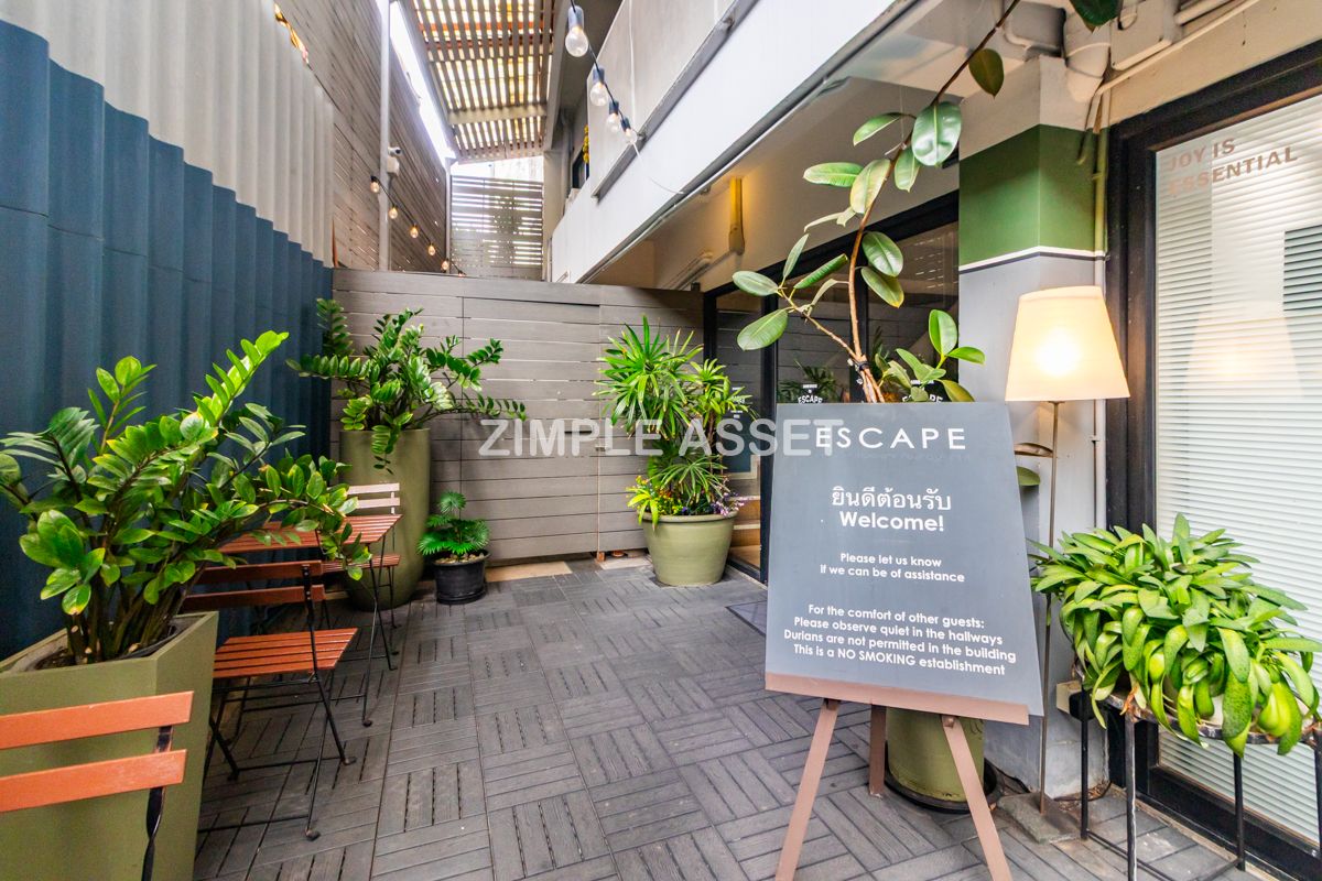 For RentSathorn, Narathiwat : Line ID: @zimple_asset Apartment on North Sathorn Road, Fully Furnished, ICONSIAM View, Quiet & Secure, near BTS Saphan Taksin, Short-term Lease Available.