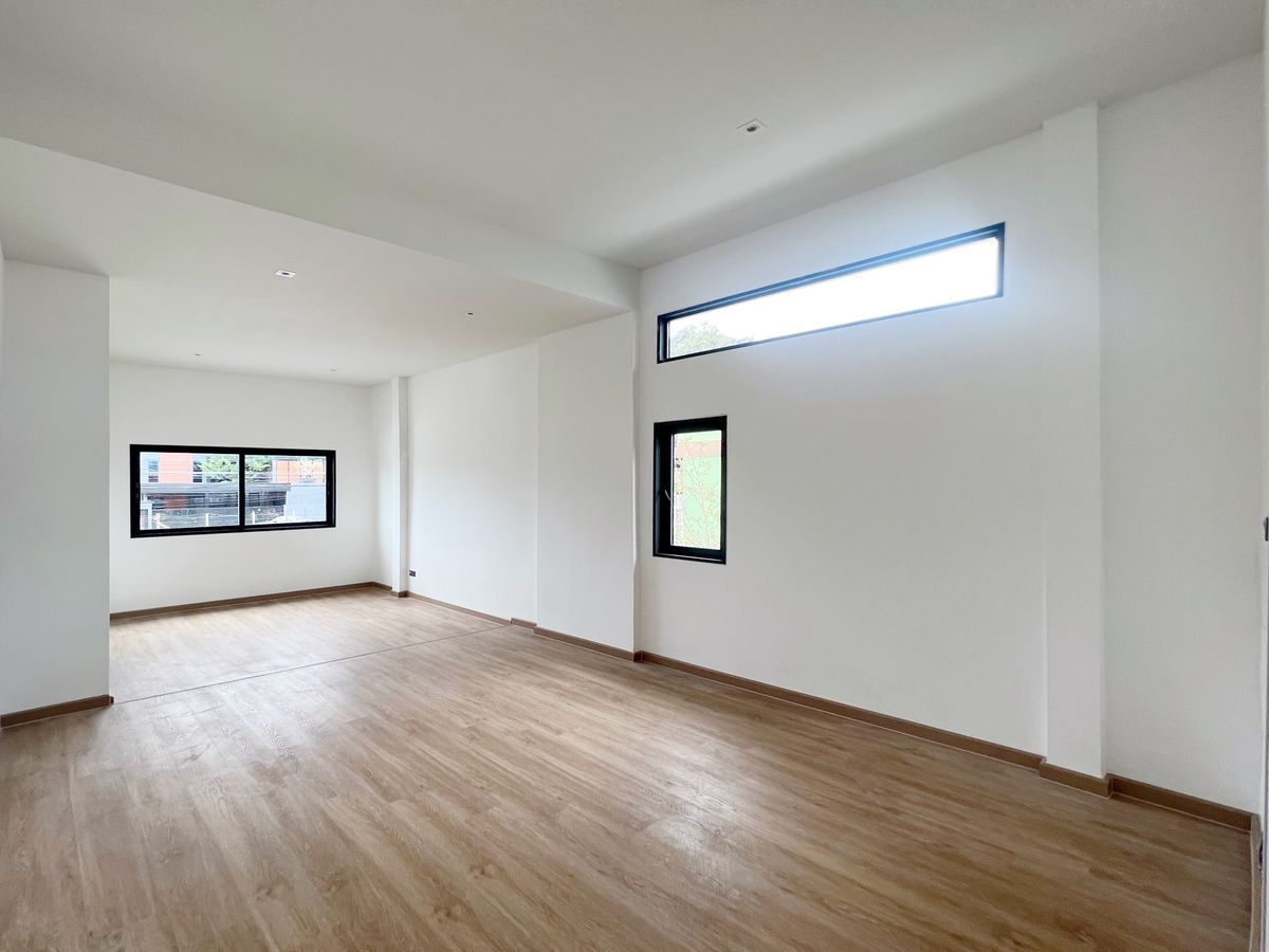 For SaleHome OfficeLadprao101, Happy Land, The Mall Bang Kapi : 🌿 Home Office with Private Garden, 3 Bedrooms, 5 Parking Spaces, Fully Renovated, Near BTS Ladprao, Convenient Location