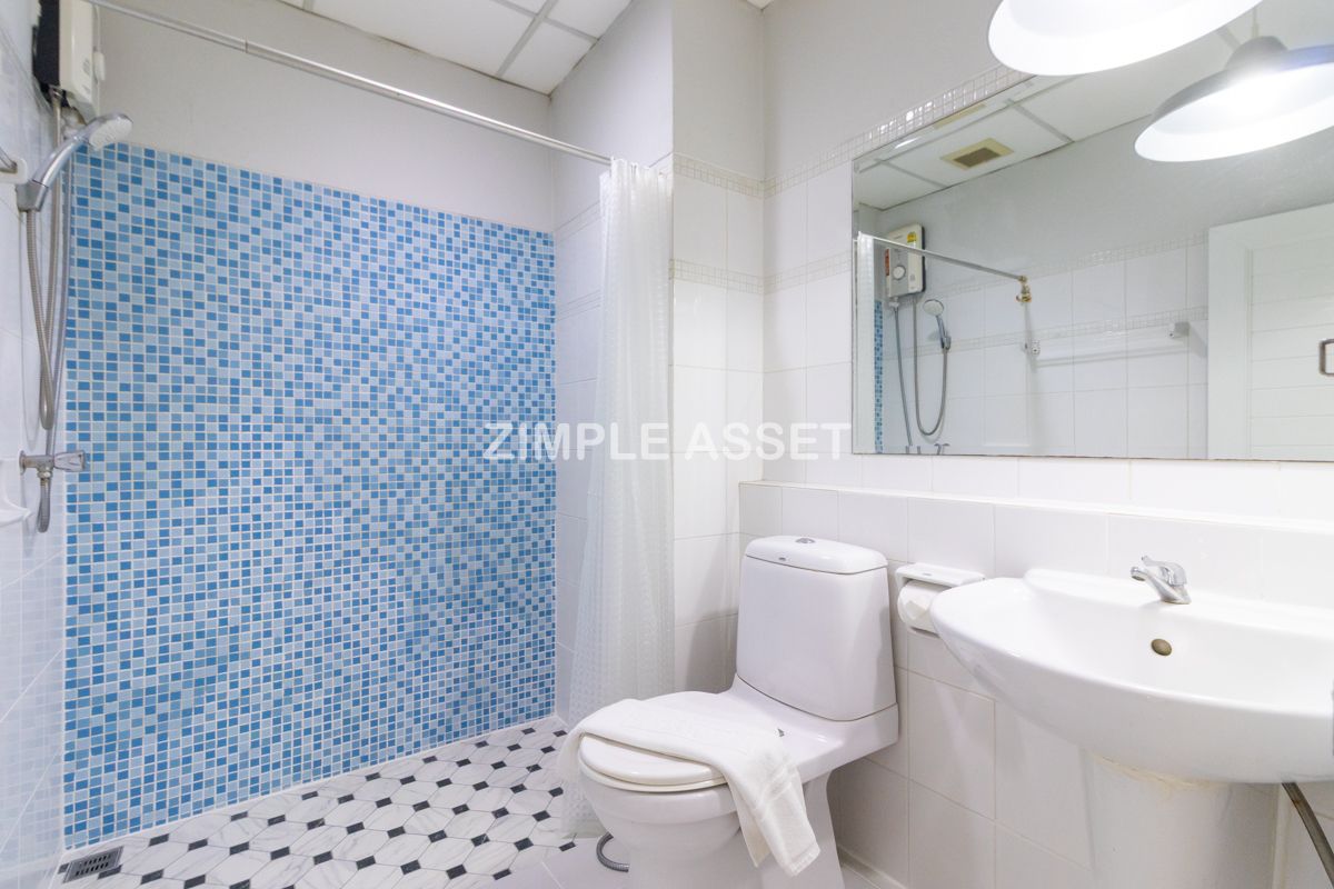 For RentSathorn, Narathiwat : Line ID: @zimple_asset Apartment on North Sathorn Road, Fully Furnished, ICONSIAM View, Quiet & Secure, near BTS Saphan Taksin, Short-term Lease Available.