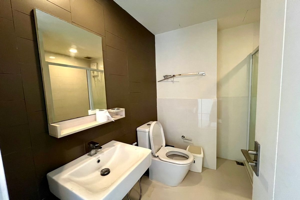 For SaleCondoThaphra, Talat Phlu, Wutthakat : 🔥 For Sale, Pool View, corner room!!🔥 Code C20250800068..........The Key Wutthakat, 2 bedroom, 2 bathroom, furnished, Special Deal!!📣📣