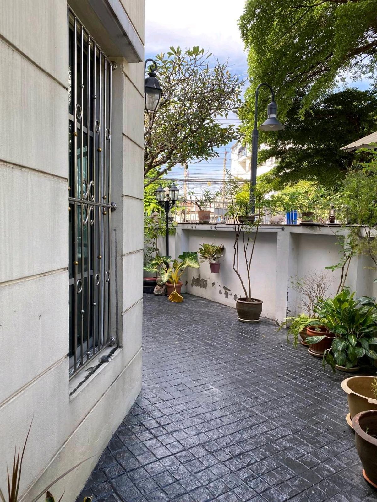 For SaleTownhomeSathorn, Narathiwat : sell!!! Baan Klang Krung Sathorn, Nuea-South Road, BTS Surasak, 5 car parks