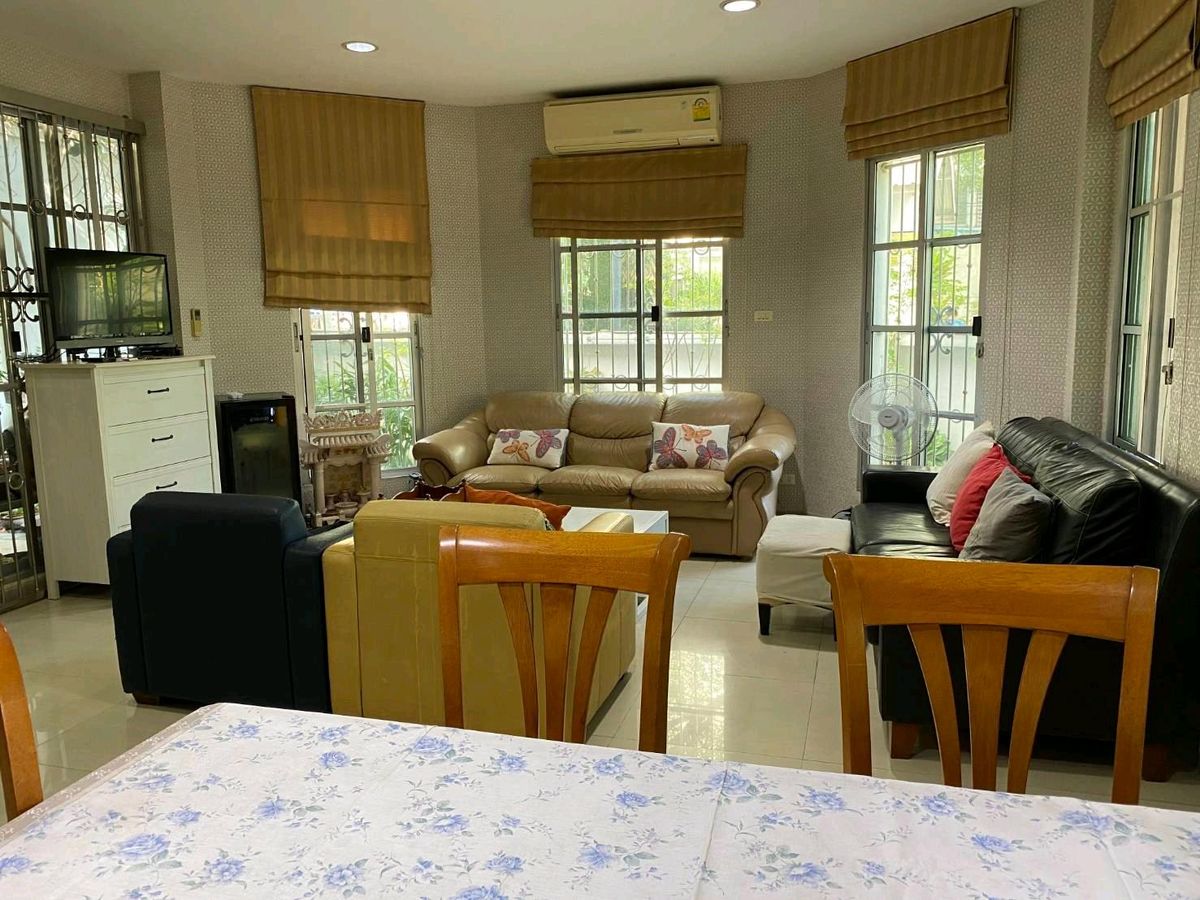 For SaleTownhomeSathorn, Narathiwat : sell!!! Baan Klang Krung Sathorn, Nuea-South Road, BTS Surasak, 5 car parks