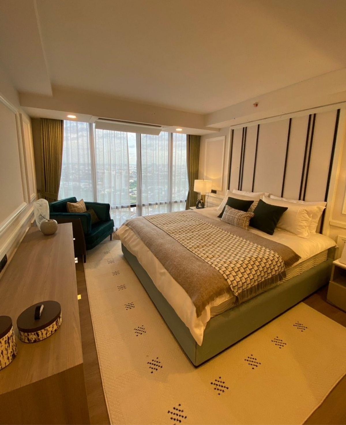For SaleCondoRama9, Petchburi, RCA : ✨ Luxury Penthouse at Siamese Rama 9, Fully Furnished 2-Bedroom Unit with Spacious Layout and City View, Near MRT Rama 9