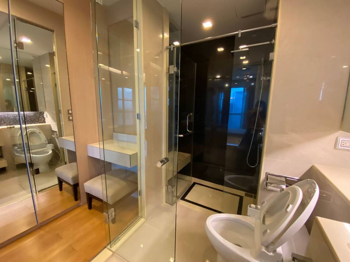 ให้เช่าคอนโดพระราม 9 เพชรบุรีตัดใหม่ RCA : คอนโด The Address Asoke เดินทางสะดวก ใกล้รถไฟฟ้าเอ็มอาที มีรถรับส่ง ห้องสวย เฟอร์นิเจอร์ครบ พร้อมอยู่