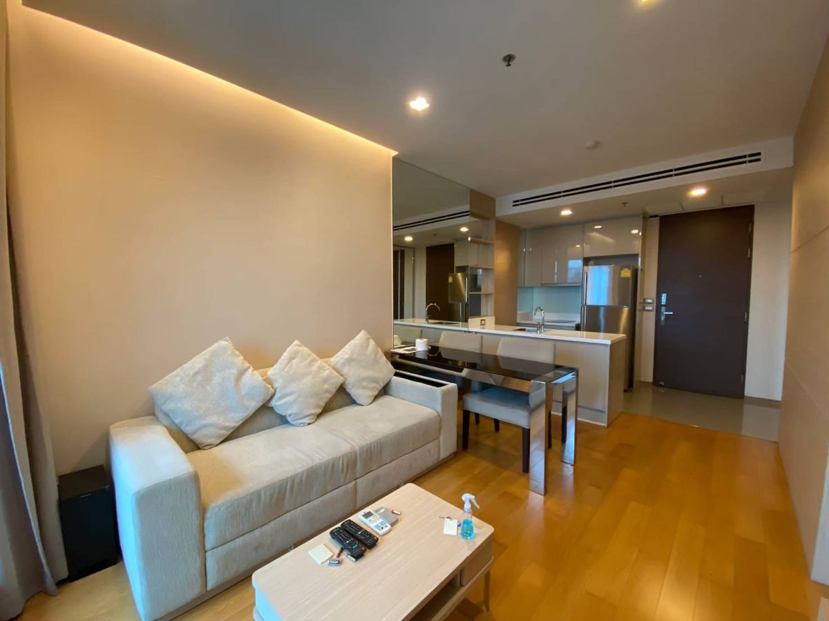 ให้เช่าคอนโดพระราม 9 เพชรบุรีตัดใหม่ RCA : คอนโด The Address Asoke เดินทางสะดวก ใกล้รถไฟฟ้าเอ็มอาที มีรถรับส่ง ห้องสวย เฟอร์นิเจอร์ครบ พร้อมอยู่