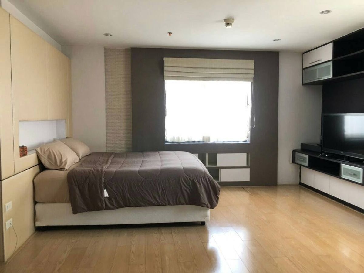 CondoSukhumvit, Asoke, Thonglor : P0225 Las Colinas – Spacious Corner Unit on 18th Floor in the Heart of Asoke