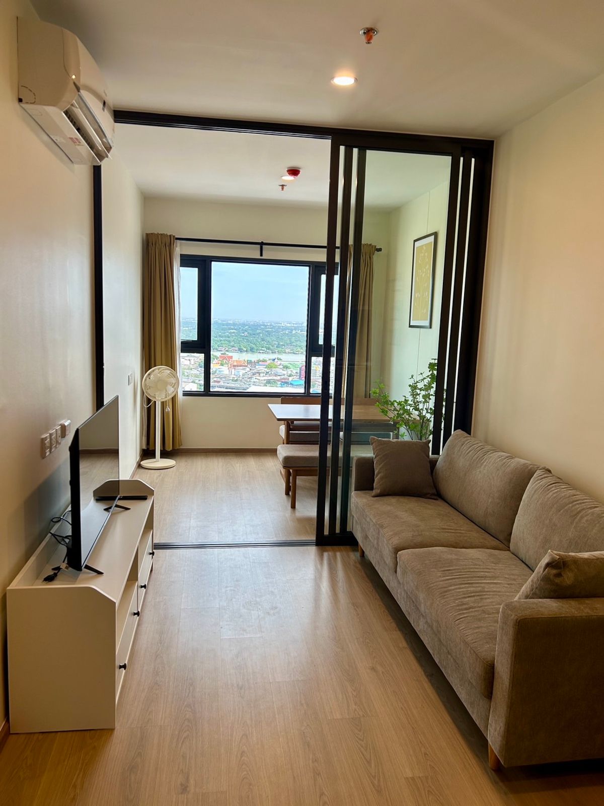 ให้เช่าคอนโดคลองเตย กล้วยน้ำไท : (for rent) Life Rama 4 - Asoke  ใกล้ MRT ศูนย์ประชุมแห่งชาติสิริกิติ์