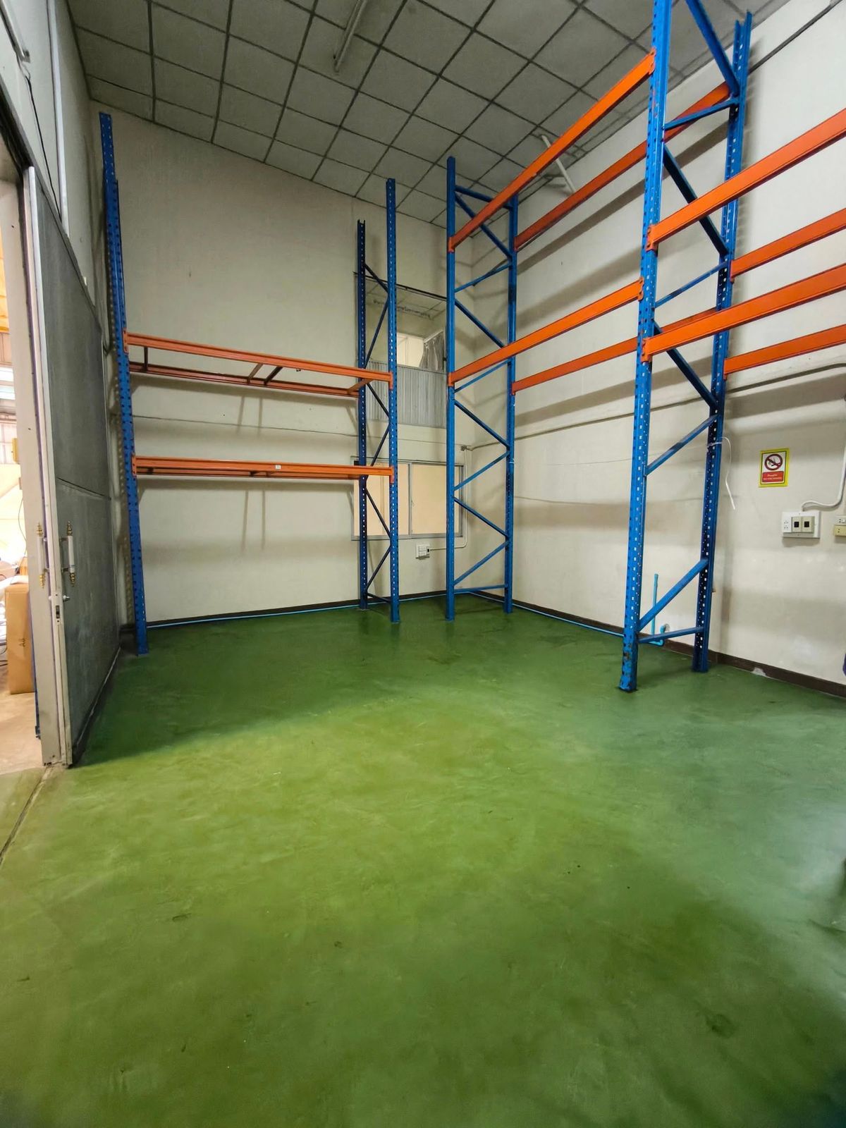 For RentWarehousePattanakan, Srinakarin : For Rent, Warehouse + 2-storey Office, size 400 sq.m, Phattanakan 