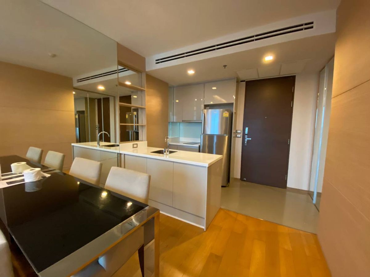 ให้เช่าคอนโดพระราม 9 เพชรบุรีตัดใหม่ RCA : คอนโด The Address Asoke เดินทางสะดวก ใกล้รถไฟฟ้าเอ็มอาที มีรถรับส่ง ห้องสวย เฟอร์นิเจอร์ครบ พร้อมอยู่