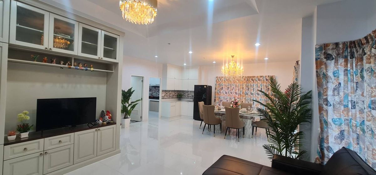 ให้เช่าบ้านรัตนาธิเบศร์ สนามบินน้ำ พระนั่งเกล้า : ให้เช่าบ้านรีโนเวทใหม่ เนื้อที่ 70 ตร.ว. ตกแต่งสวย 4 ห้องนอน (รวม 1 ห้องแม่บ้าน) 3 ห้องน้ำ
