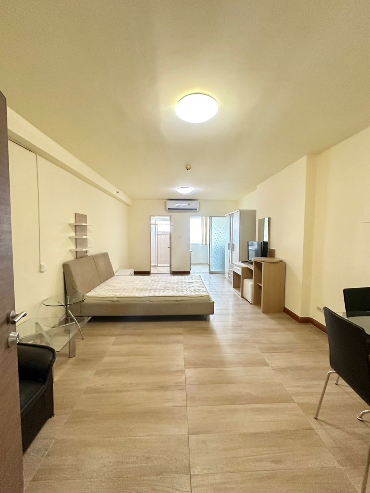 For RentCondoKasetsart, Ratchayothin : 🔥 Urgent rental, new room ready 🔥 Supalai Park Kaset, near Kasetsart University ✨ Rental price 8,500/month ✨ Studio room size 35 sq.m. There is a washing machine