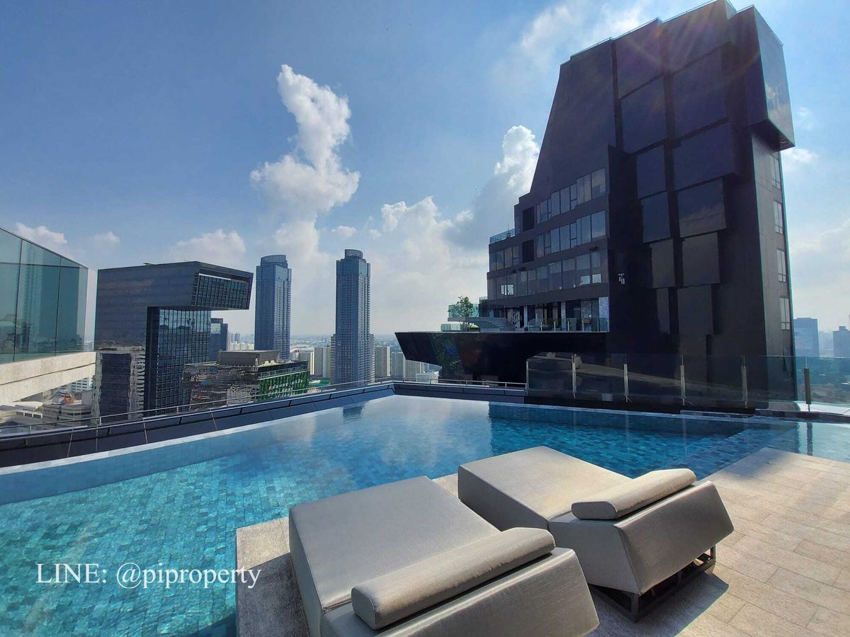 For RentCondoRama9, Petchburi, RCA : ​Experience an elevated lifestyle in this stunning corner unit at Ashton Asoke Rama 9. 