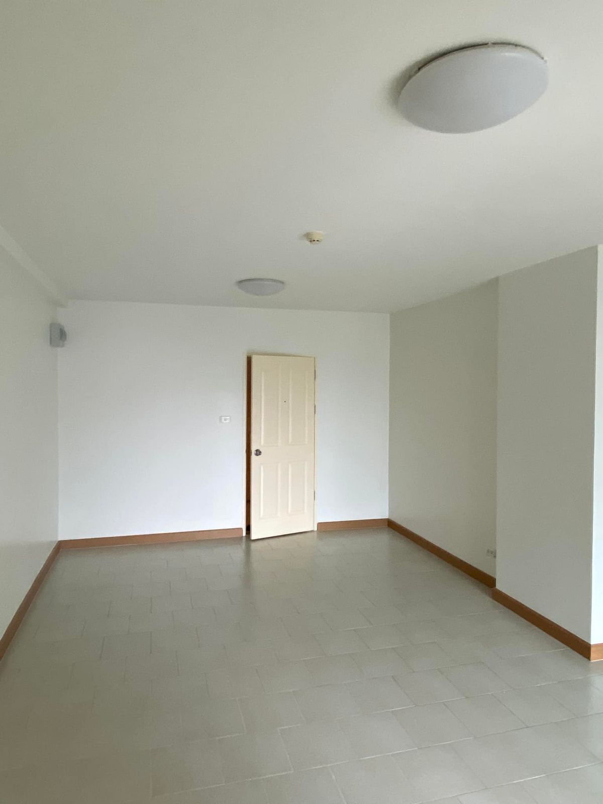 For SaleCondoRatchadapisek, Huaikwang, Suttisan : Empty kitchen, separate pool view Good price !! ⭐Supalai City Resort Ratchada-Huai Khwang