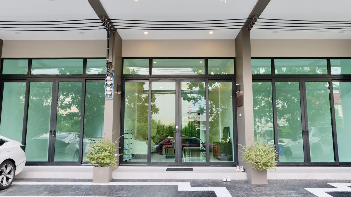 For SaleHome OfficeSamut Prakan,Samrong : 3-story home office for sale, new project, Theparak, uses premium grade materials, only 8 units, special price starts at 5.99 million baht. Open a business, buy for yourself or invest, it's worth it.