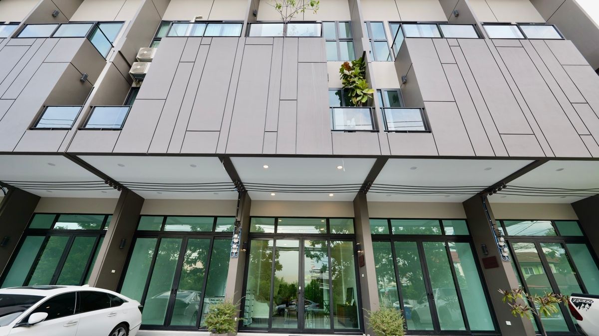 For SaleHome OfficeSamut Prakan,Samrong : 3-story home office for sale, new project, Theparak, uses premium grade materials, only 8 units, special price starts at 5.99 million baht. Open a business, buy for yourself or invest, it's worth it.