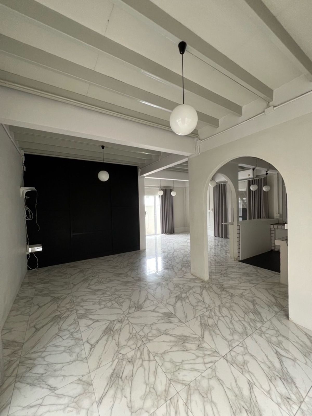 For SaleHouseRatchadapisek, Huaikwang, Suttisan : House for sale, Ratchadaphisek, MRT Sutthisan, 900 meters, old renovated house, outside the minimal style project, both home and home office. Buy for rent, keep Passive Income for a long time.