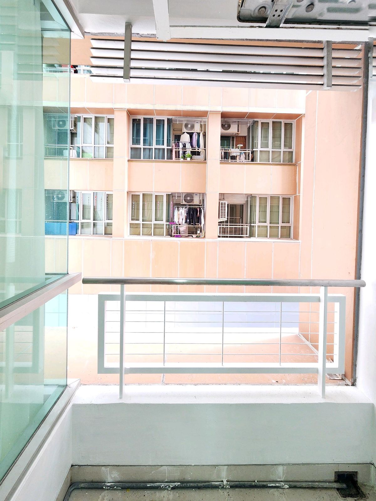 For SaleCondoRamkhamhaeng, Hua Mak : High rise condo, 19 floors, Soi Ramkhamhaeng 24, near Rajamangala Stadium, only 450 m. Live a modern life amidst convenience. Inside the project is quiet.