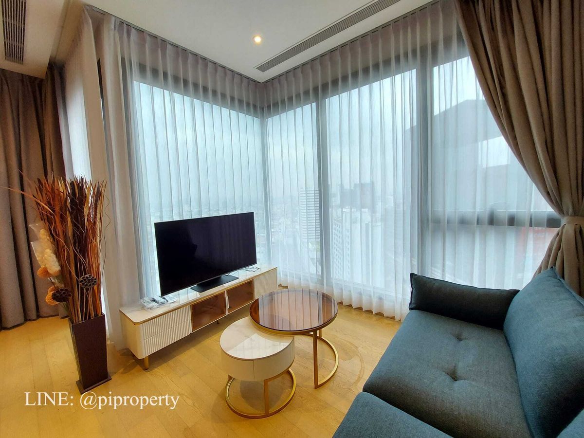 For RentCondoRama9, Petchburi, RCA : ​Experience an elevated lifestyle in this stunning corner unit at Ashton Asoke Rama 9. 