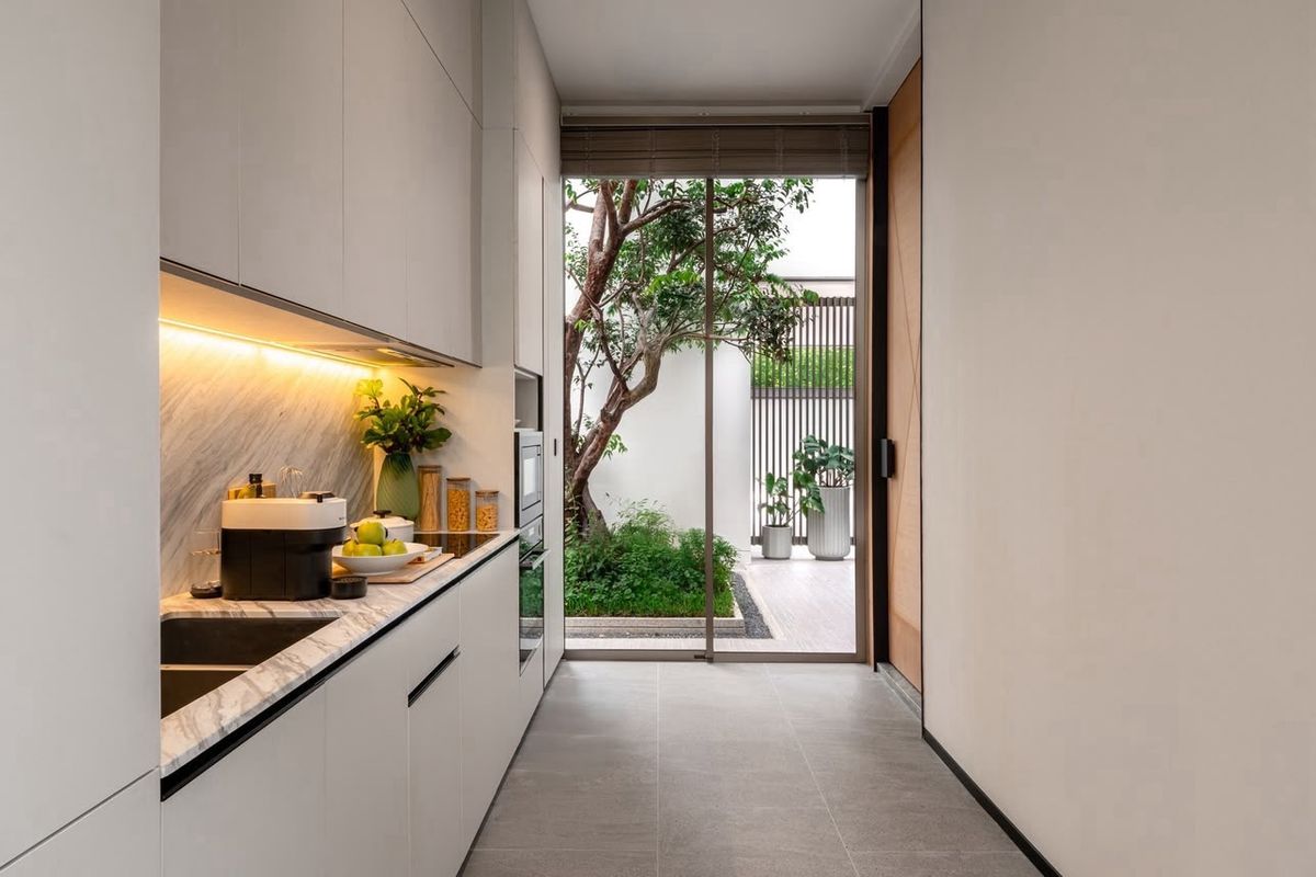 ขายบ้านเกษตร นวมินทร์ ลาดปลาเค้า : ขายบ้าน 3 ชั้น  Providence Lane Kaset Nawamin ขนาด 561 Sq.m 4 bed 5 bath เพียง 35 MB เท่านั้น !! ติดต่อ 086-795-9997(จิมมี่)