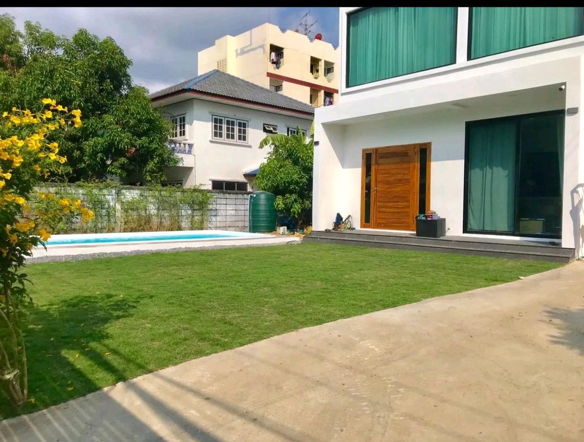 ให้เช่าบ้านอ่อนนุช อุดมสุข : 🌜🌟🌛บ้านโมเดิร์น อนุญาตให้นำสัตว์เลี้ยงเข้าพักได้ พร้อมสระว่ายน้ำส่วนตัว (ระบบน้ำเกลือ) และสวน