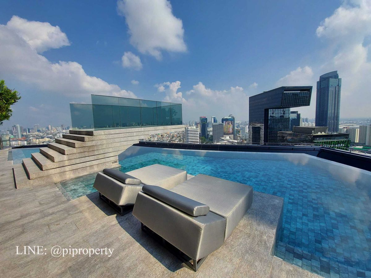 For RentCondoRama9, Petchburi, RCA : ​Experience an elevated lifestyle in this stunning corner unit at Ashton Asoke Rama 9. 