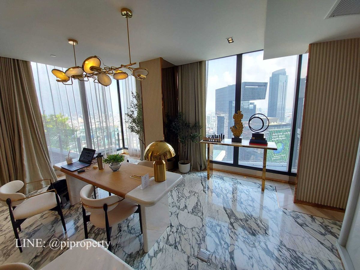 For RentCondoRama9, Petchburi, RCA : ​Experience an elevated lifestyle in this stunning corner unit at Ashton Asoke Rama 9. 