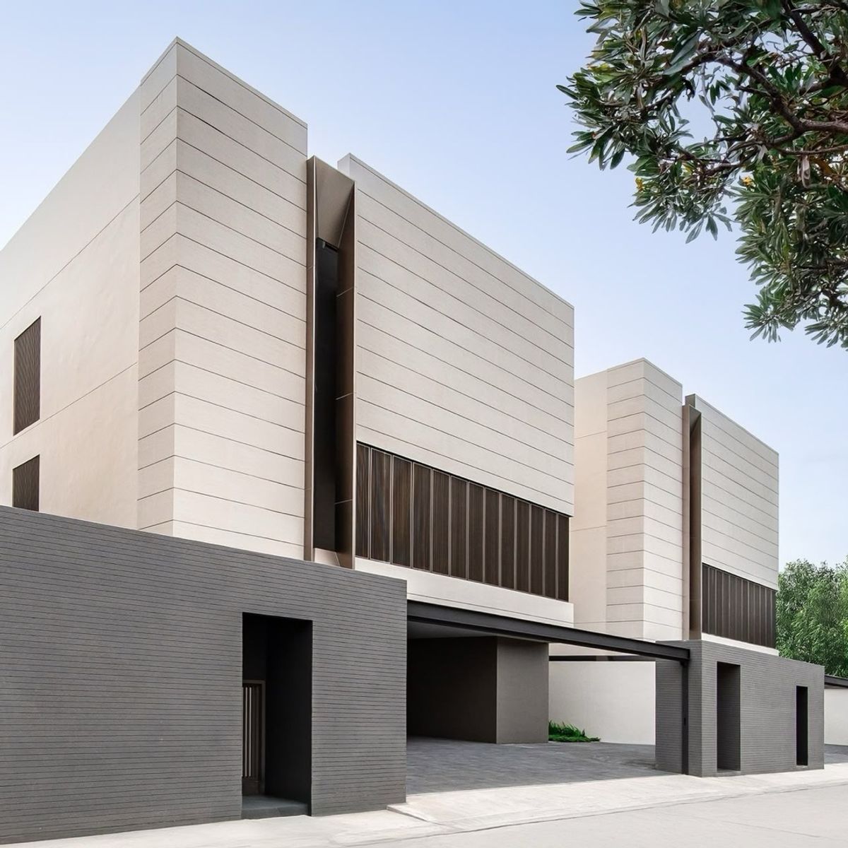 ขายบ้านเกษตร นวมินทร์ ลาดปลาเค้า : ขายบ้าน 3 ชั้น  Providence Lane Kaset Nawamin ขนาด 561 Sq.m 4 bed 5 bath เพียง 35 MB เท่านั้น !! ติดต่อ 086-795-9997(จิมมี่)