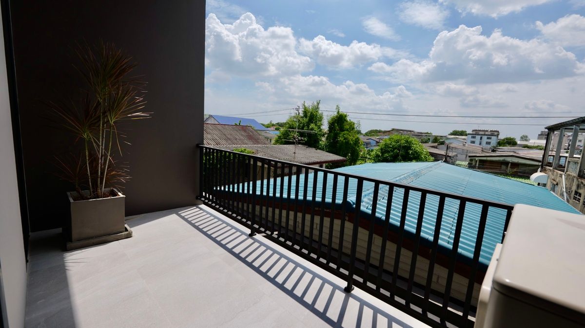 For SaleHome OfficeSamut Prakan,Samrong : 3-story home office for sale, new project, Theparak, uses premium grade materials, only 8 units, special price starts at 5.99 million baht. Open a business, buy for yourself or invest, it's worth it.