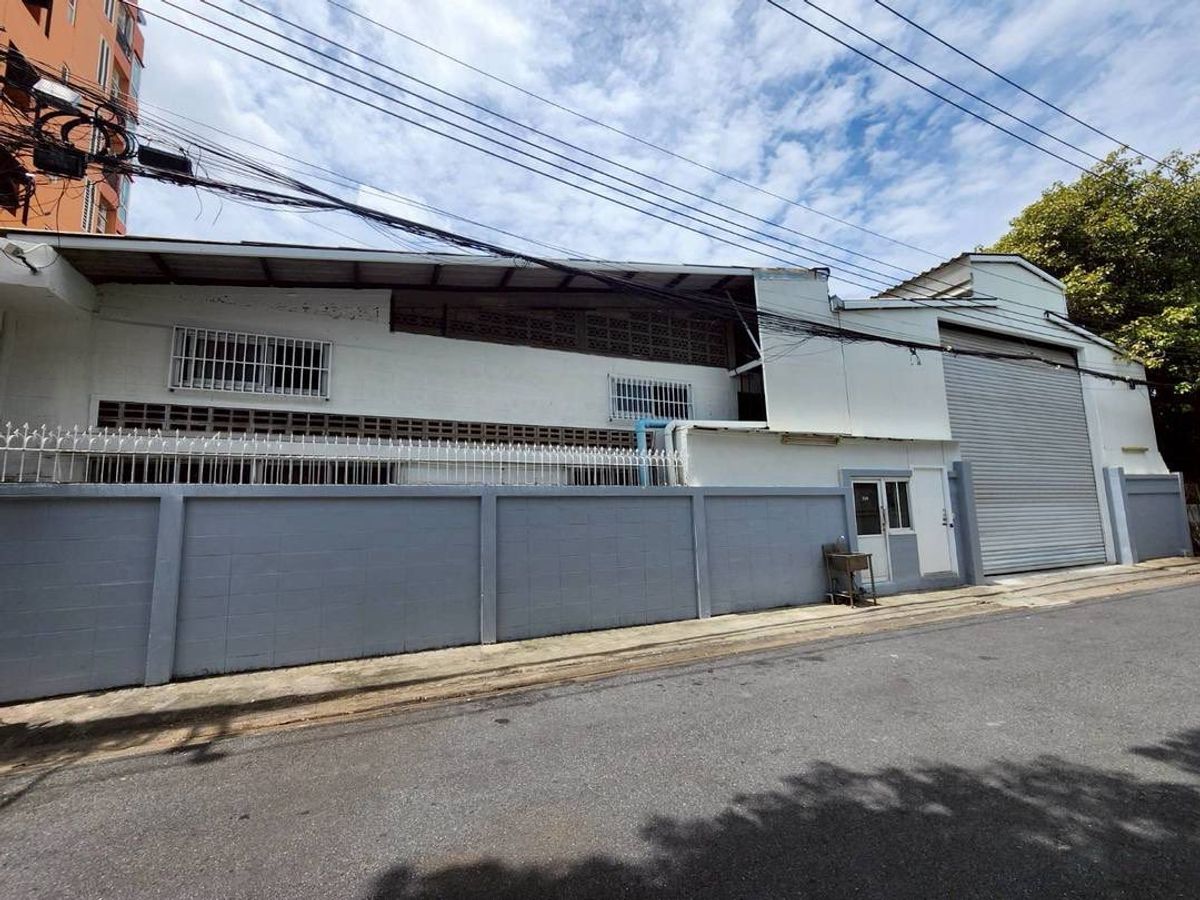 For RentWarehouseRatchadapisek, Huaikwang, Suttisan : Warehouse for rent/office, Ratchada Sutthisan, Huai Khwang District, Bangkok, area 374 sq.m.