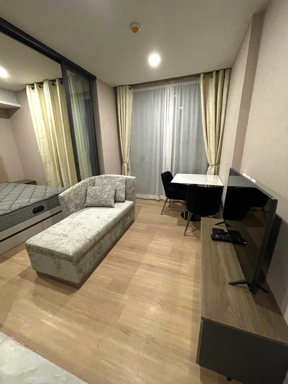 CondoRama9, Petchburi, RCA : Hot Deal! Luxury Condo in Thonglor - Ready to Move Luxury condo, complete with Lloyd, Research Center - Thonglor