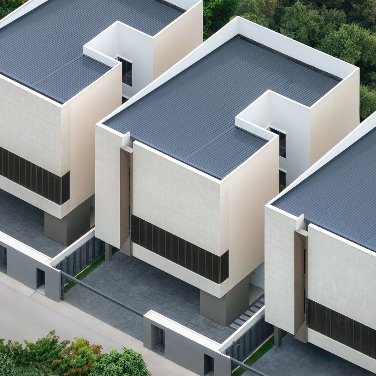 ขายบ้านเกษตร นวมินทร์ ลาดปลาเค้า : บ้านเดี่ยวหรู 3 ชั้น สไตล์ Modern Luxury พร้อมสระว่ายน้ำ และลิฟต์ในตัว  ทำเลดี เดินทางสะดวก  ความเป็นส่วนตัวสูง ย่านเกษตร - นวมินทร์ - รามอินทรา  ติดต่อ 086-795-9997 (จิมมี่)