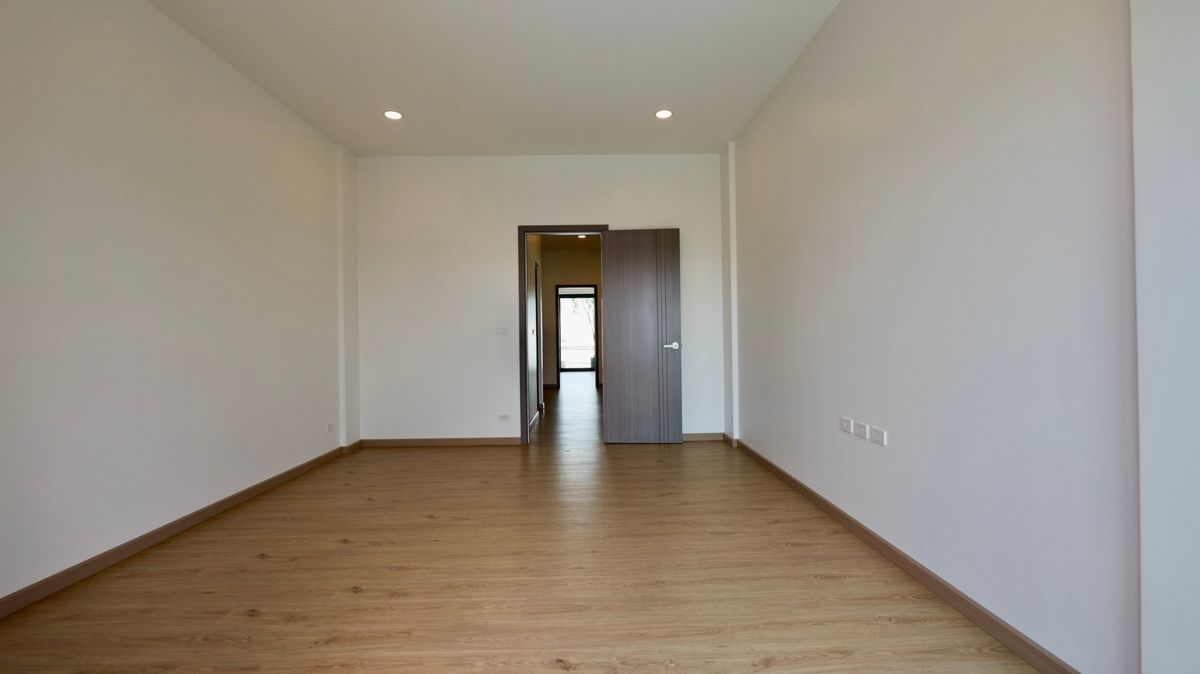 For SaleHome OfficeSamut Prakan,Samrong : 3-story home office for sale, new project, Theparak, uses premium grade materials, only 8 units, special price starts at 5.99 million baht. Open a business, buy for yourself or invest, it's worth it.