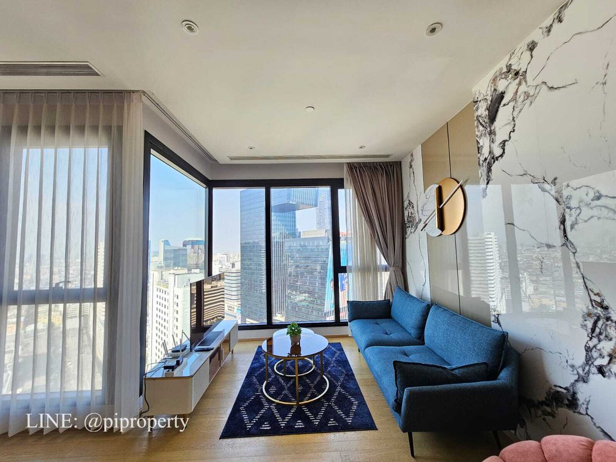 For RentCondoRama9, Petchburi, RCA : ​Experience an elevated lifestyle in this stunning corner unit at Ashton Asoke Rama 9. 