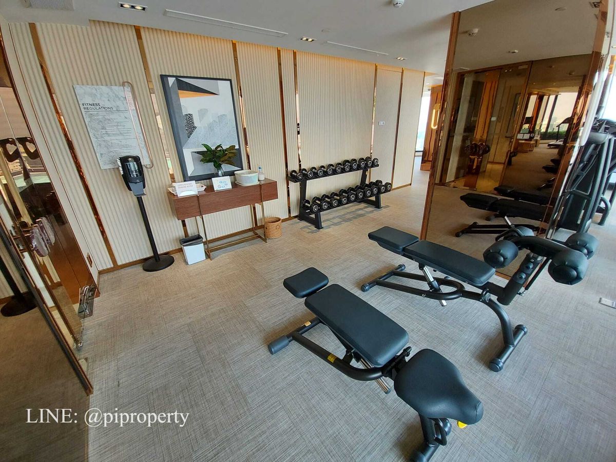 For RentCondoRama9, Petchburi, RCA : ​Experience an elevated lifestyle in this stunning corner unit at Ashton Asoke Rama 9. 