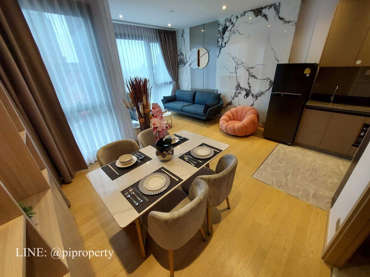 For RentCondoRama9, Petchburi, RCA : ​Experience an elevated lifestyle in this stunning corner unit at Ashton Asoke Rama 9. 