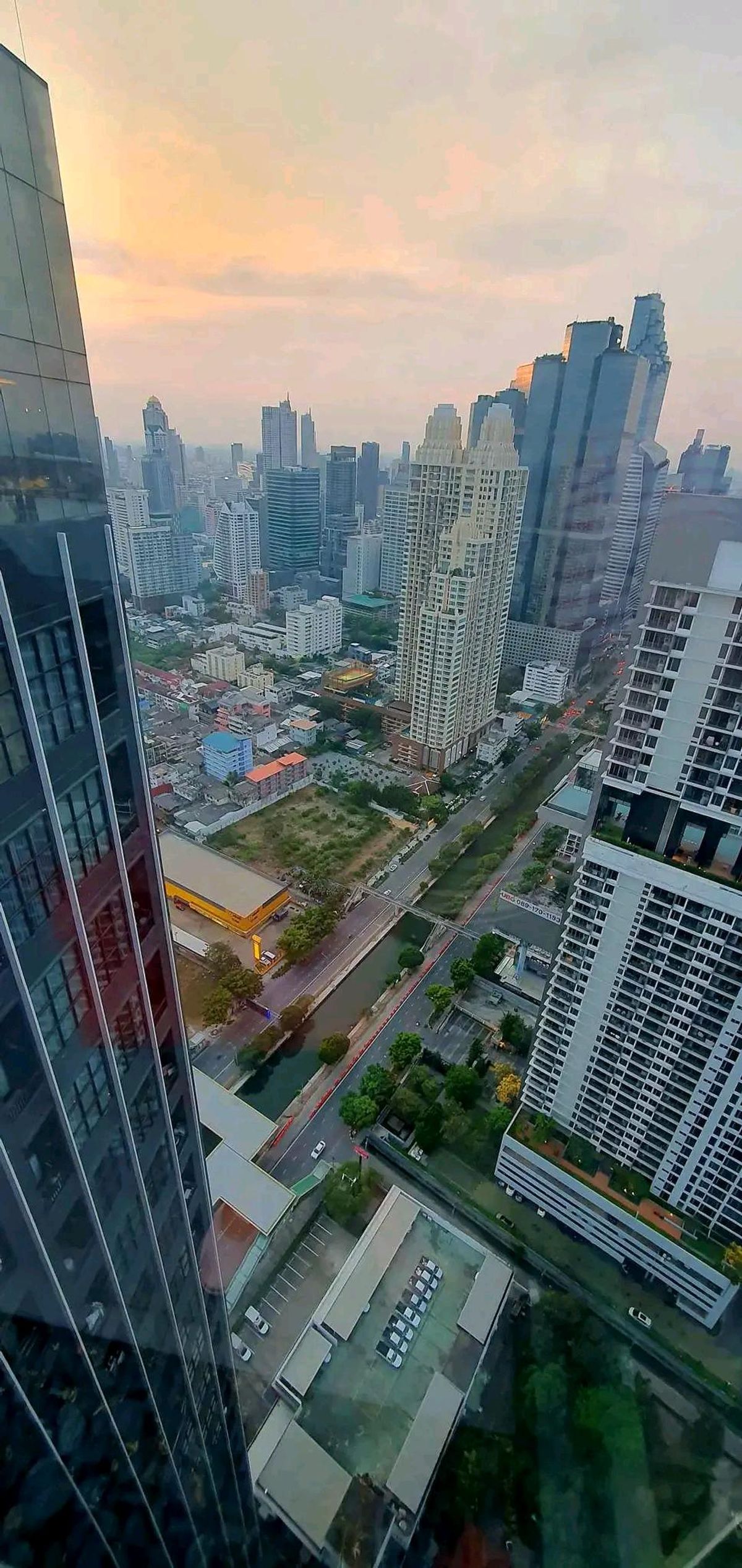 ให้เช่าคอนโดสาทร นราธิวาส : 💫💫 1-Bed Unit with Modern Interior with Super Best Price