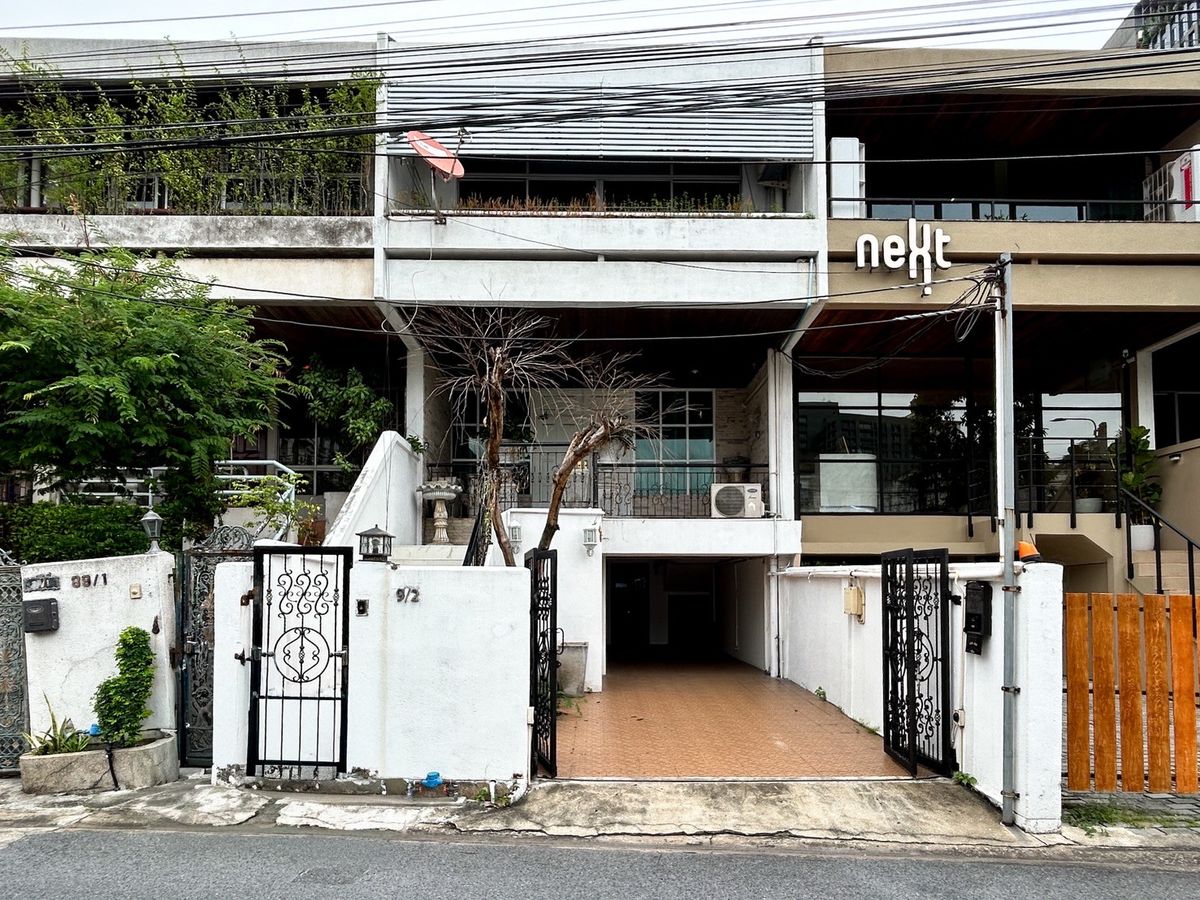ให้เช่าทาวน์โฮมสุขุมวิท อโศก ทองหล่อ : JK-475 ให้เช่า!  3-storey townhouse Soi Thonglor 20 ( Ekkamai 21)