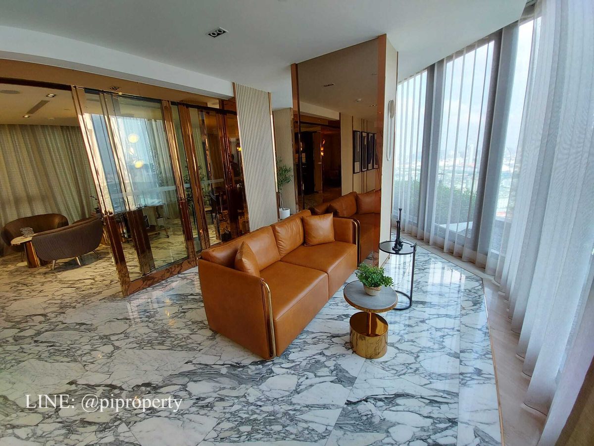 For RentCondoRama9, Petchburi, RCA : ​Experience an elevated lifestyle in this stunning corner unit at Ashton Asoke Rama 9. 