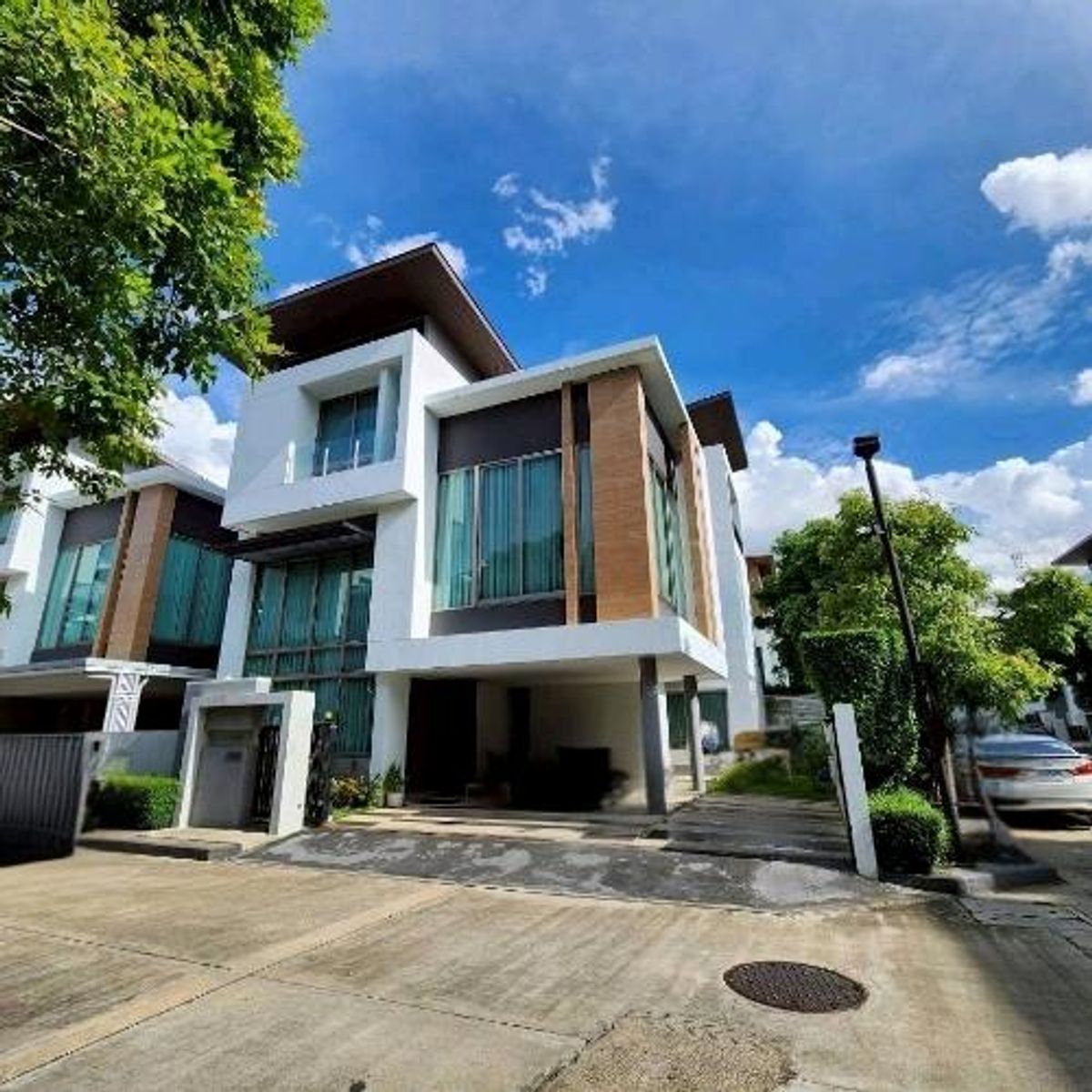 ขายบ้านเกษตร นวมินทร์ ลาดปลาเค้า : 🏡ขายบ้านเดี่ยวหรู 3 ชั้น Nirvana Beyond เกษตร-นวมินทร์ 🎏61ตรว. 5ห้องนอน 6ห้องน้ำ🎉ใกล้ Crystal Park, CDC, Central Festival 
📞 0994152664 | 0803696366