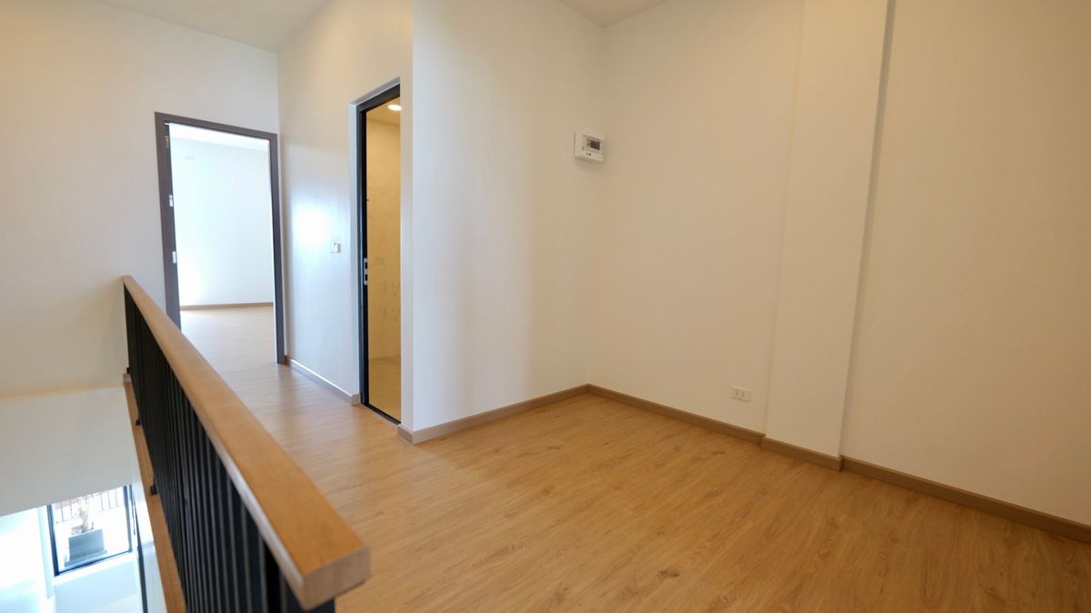 For SaleHome OfficeSamut Prakan,Samrong : 3-story home office for sale, new project, Theparak, uses premium grade materials, only 8 units, special price starts at 5.99 million baht. Open a business, buy for yourself or invest, it's worth it.