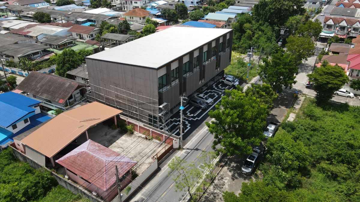 For SaleHome OfficeSamut Prakan,Samrong : 3-story home office for sale, new project, Theparak, uses premium grade materials, only 8 units, special price starts at 5.99 million baht. Open a business, buy for yourself or invest, it's worth it.