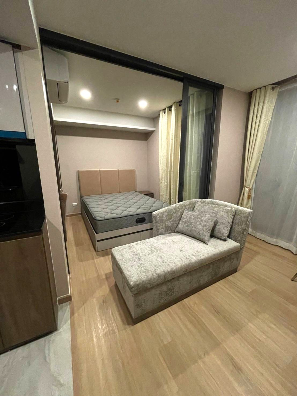 CondoRama9, Petchburi, RCA : Hot Deal! Luxury Condo in Thonglor - Ready to Move Luxury condo, complete with Lloyd, Research Center - Thonglor