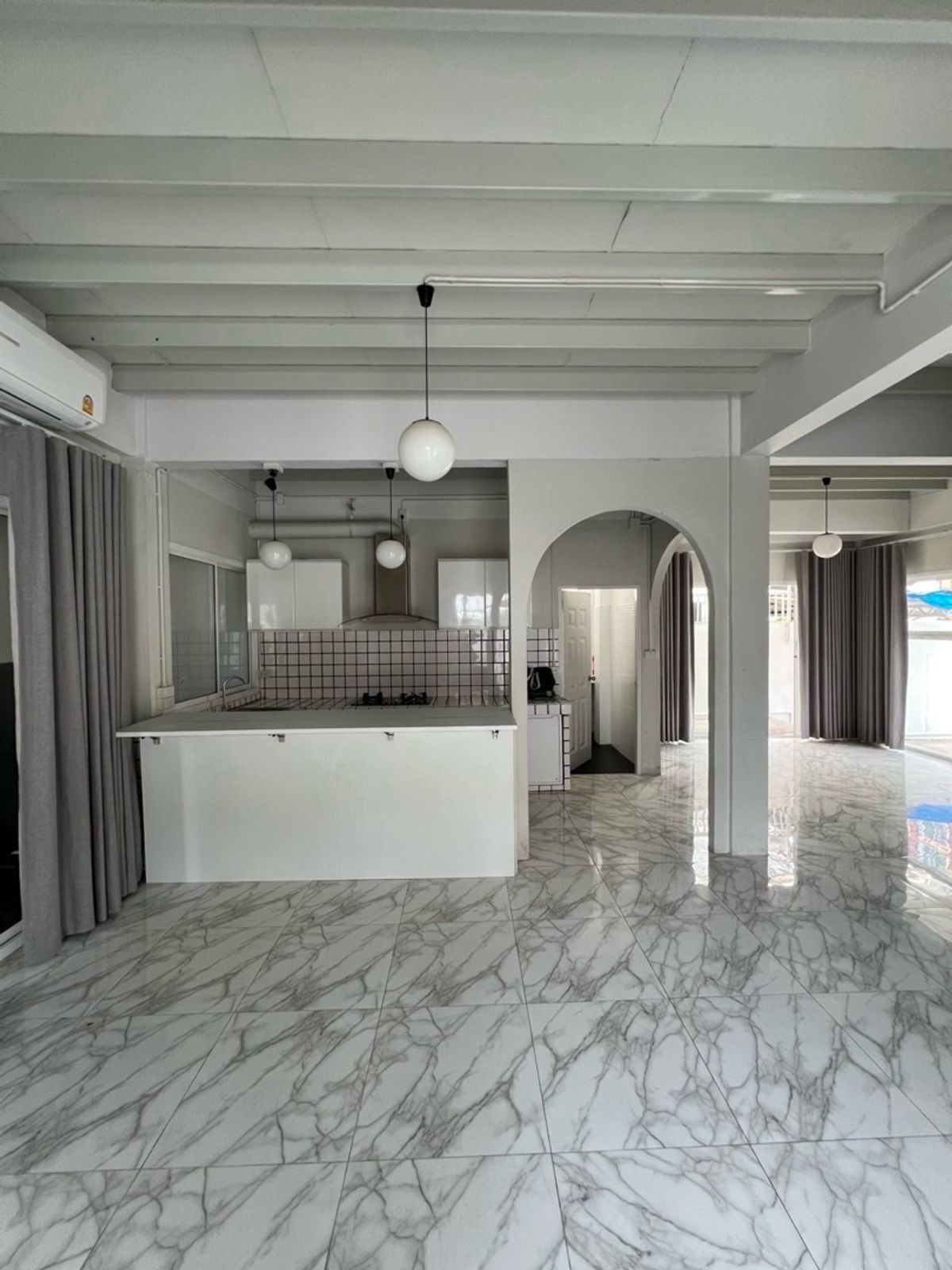 For SaleHouseRatchadapisek, Huaikwang, Suttisan : House for sale, Ratchadaphisek, MRT Sutthisan, 900 meters, old renovated house, outside the minimal style project, both home and home office. Buy for rent, keep Passive Income for a long time.