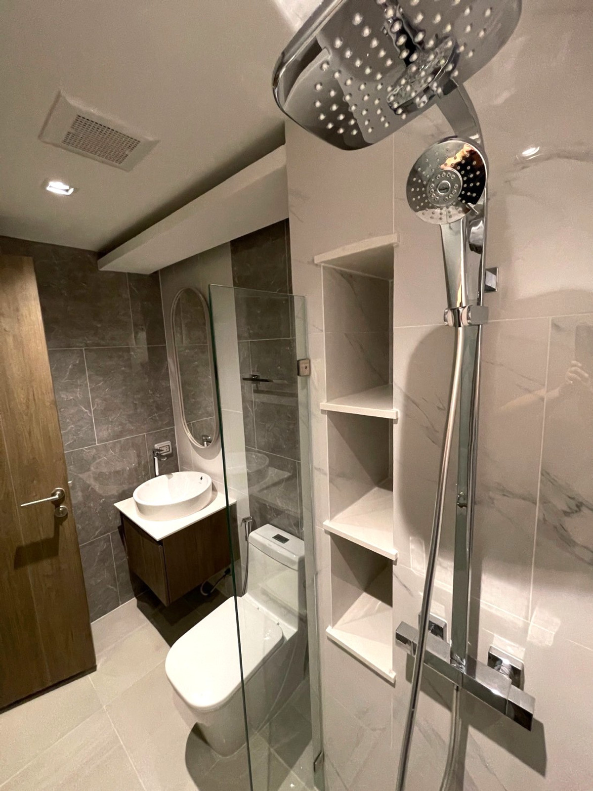 CondoRama9, Petchburi, RCA : Hot Deal! Luxury Condo in Thonglor - Ready to Move Luxury condo, complete with Lloyd, Research Center - Thonglor