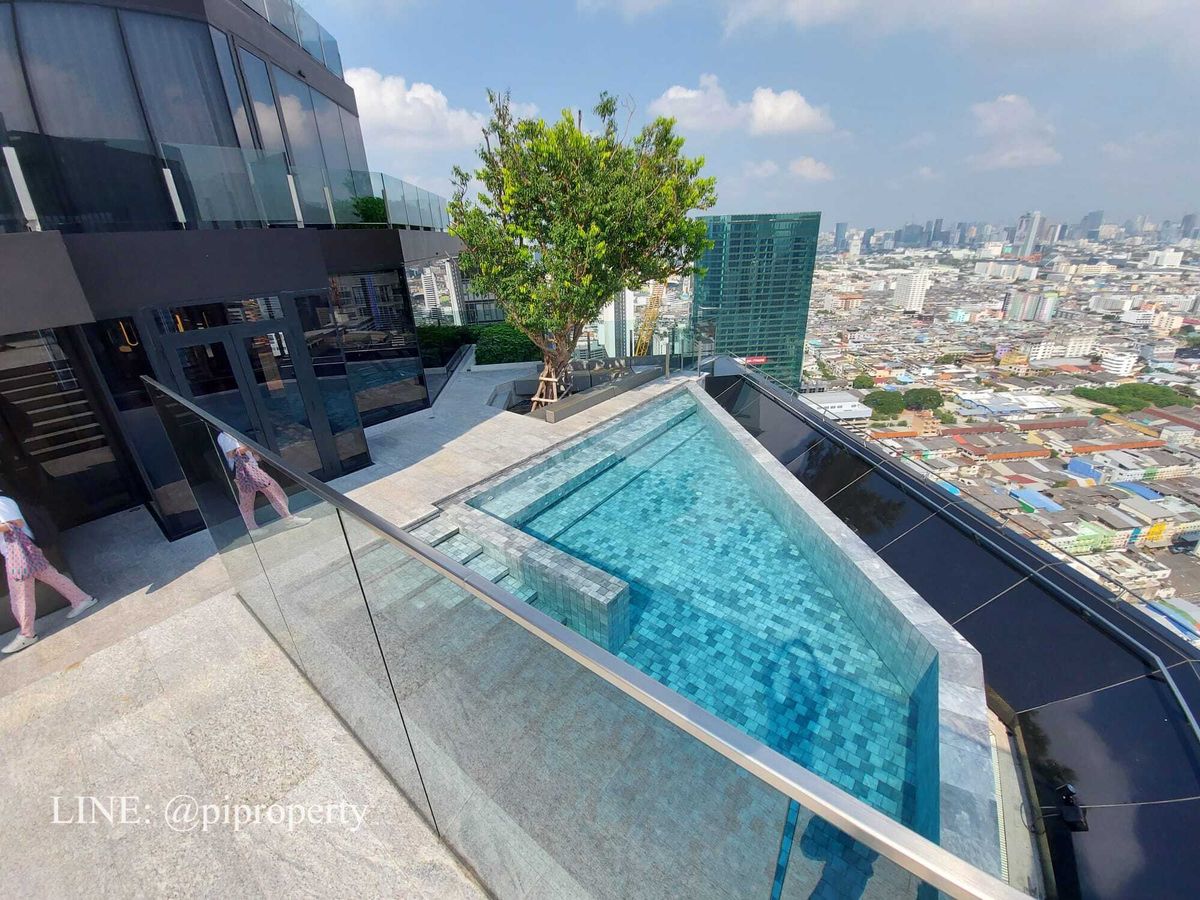 For RentCondoRama9, Petchburi, RCA : ​Experience an elevated lifestyle in this stunning corner unit at Ashton Asoke Rama 9. 