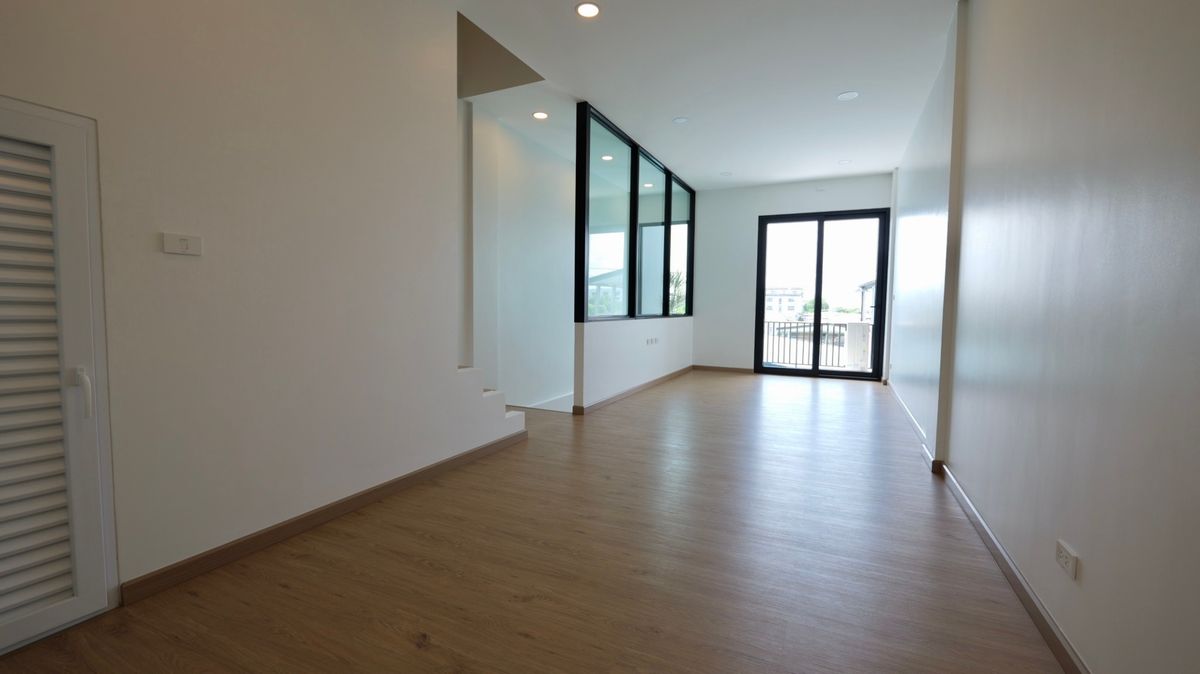 For SaleHome OfficeSamut Prakan,Samrong : 3-story home office for sale, new project, Theparak, uses premium grade materials, only 8 units, special price starts at 5.99 million baht. Open a business, buy for yourself or invest, it's worth it.