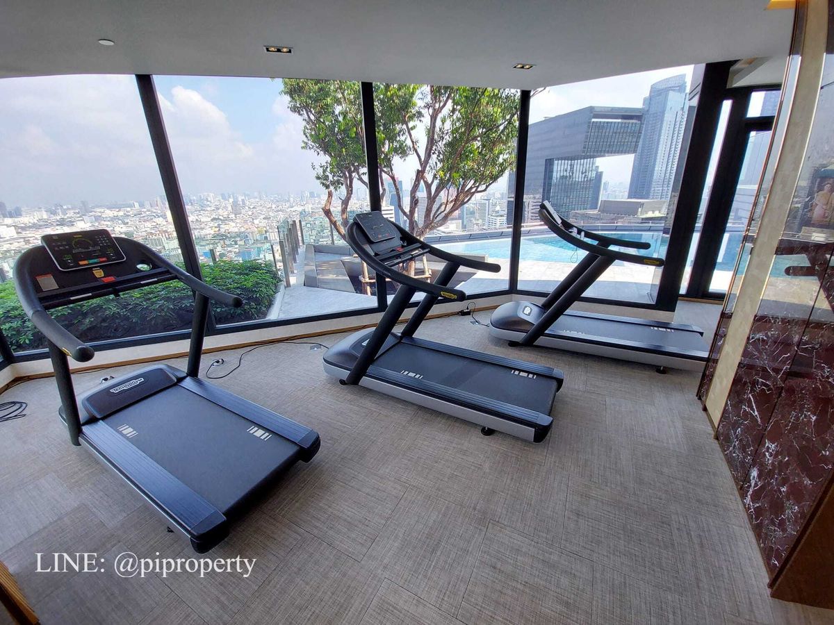 For RentCondoRama9, Petchburi, RCA : ​Experience an elevated lifestyle in this stunning corner unit at Ashton Asoke Rama 9. 