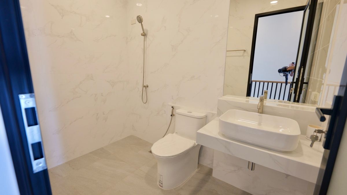 For SaleHome OfficeSamut Prakan,Samrong : 3-story home office for sale, new project, Theparak, uses premium grade materials, only 8 units, special price starts at 5.99 million baht. Open a business, buy for yourself or invest, it's worth it.