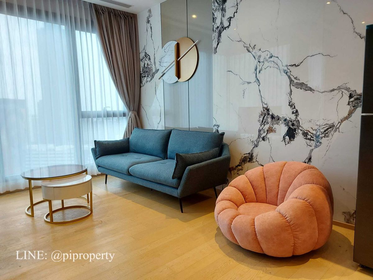 For RentCondoRama9, Petchburi, RCA : ​Experience an elevated lifestyle in this stunning corner unit at Ashton Asoke Rama 9. 